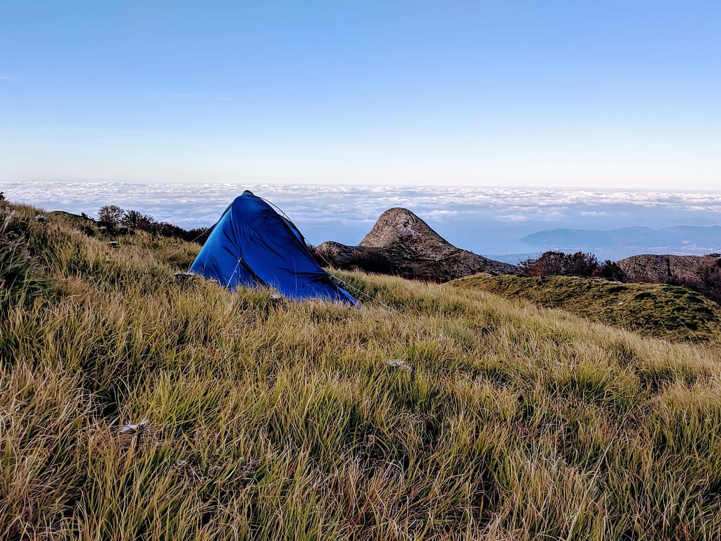 A Decathlon tent withstanding harsh finds in Italian mountains
